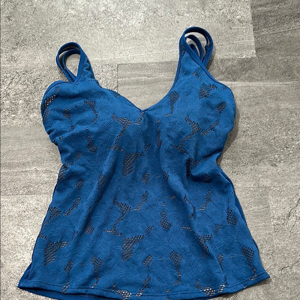 Like brand new tankini. Adjustable straps. Tag cut out but it is a size 14W.